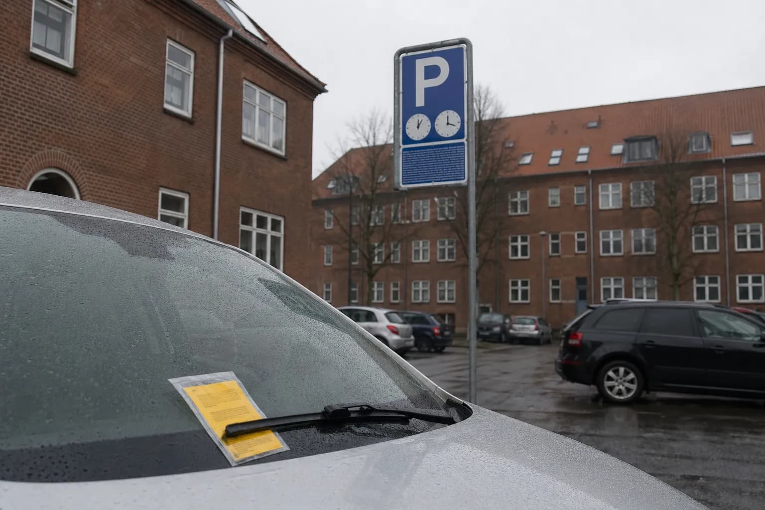 Forbrugerombudsmanden har indskærpet reglerne for tydelig skiltning på private parkeringspladser efter sag om vildledning.