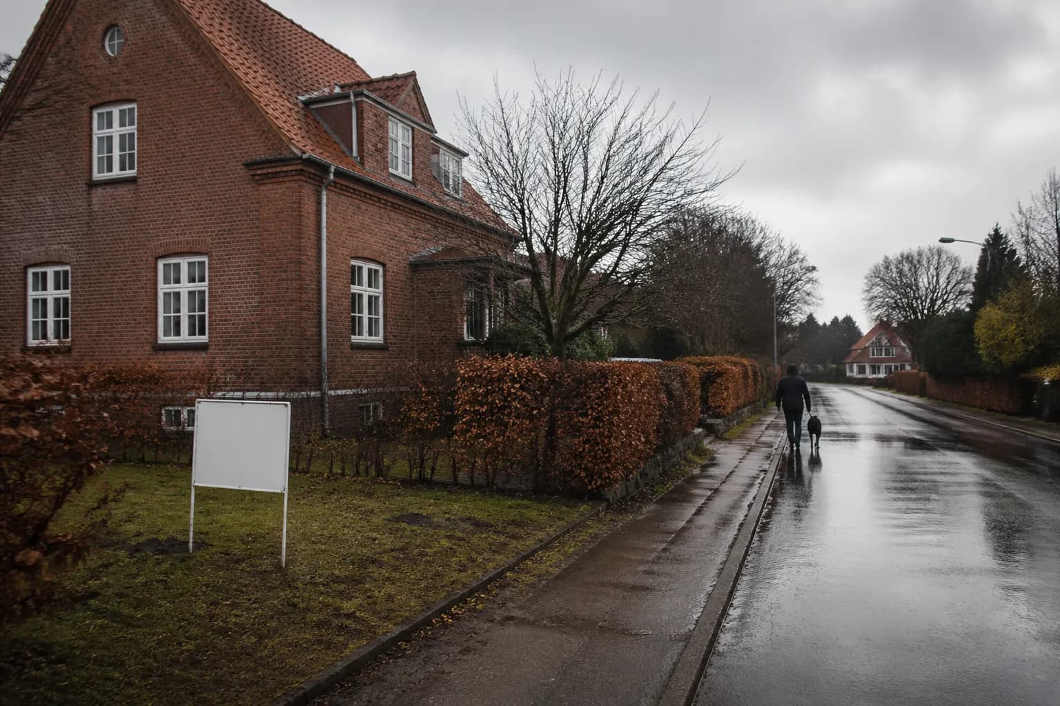 Økonomiministeriet forventer en markant afmatning i dansk økonomi og færre handler på boligmarkedet.