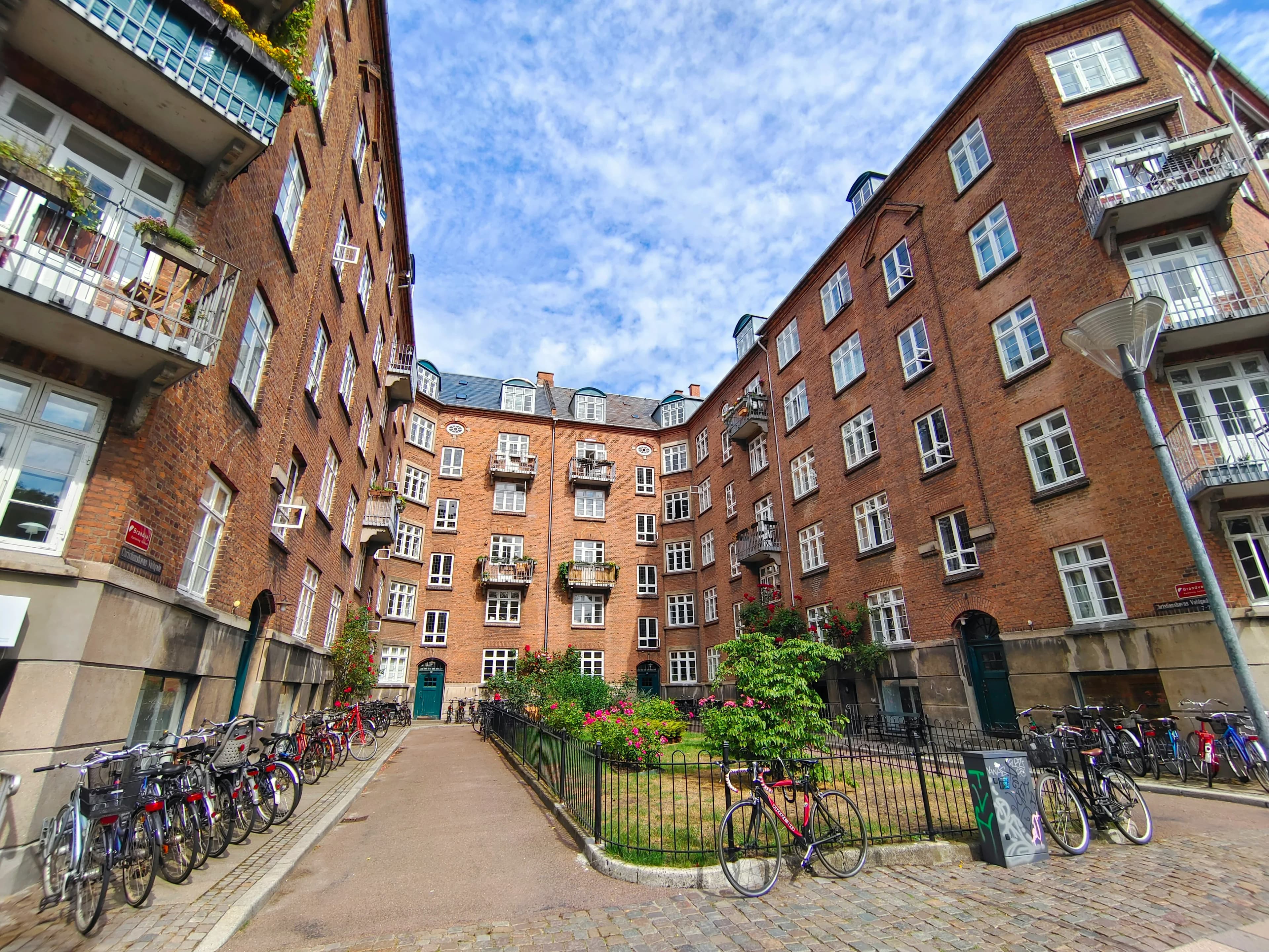 Momspligt på virtuel valuta og beviskrav ved fraflytning af lejeboliger